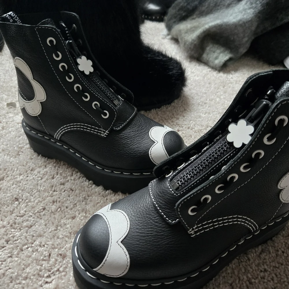 Dr Marten Sinclair Pisa Flower Boots. Never Worn. Womens Size 8 - Picture 4 of 5